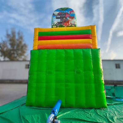 Коммерческий надувной батут "Зверята на горке", 7*4*6 м