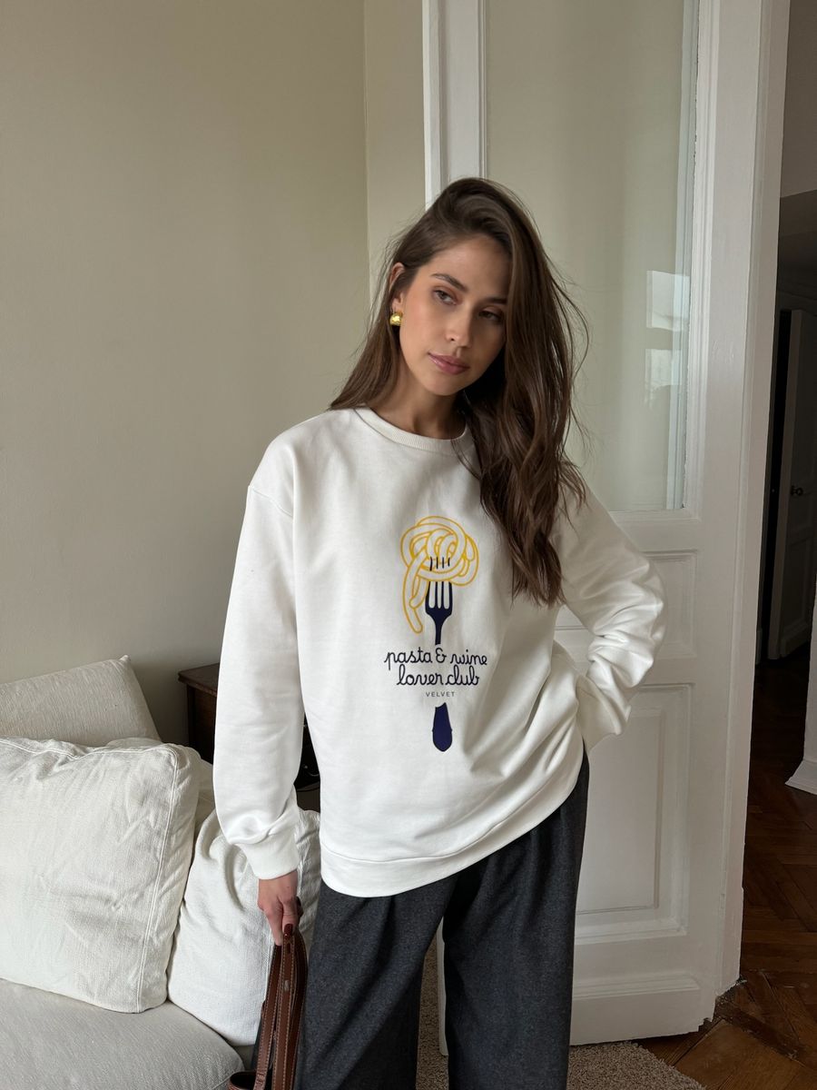 Свитшот из итальянского трикотажа молочный с принтом