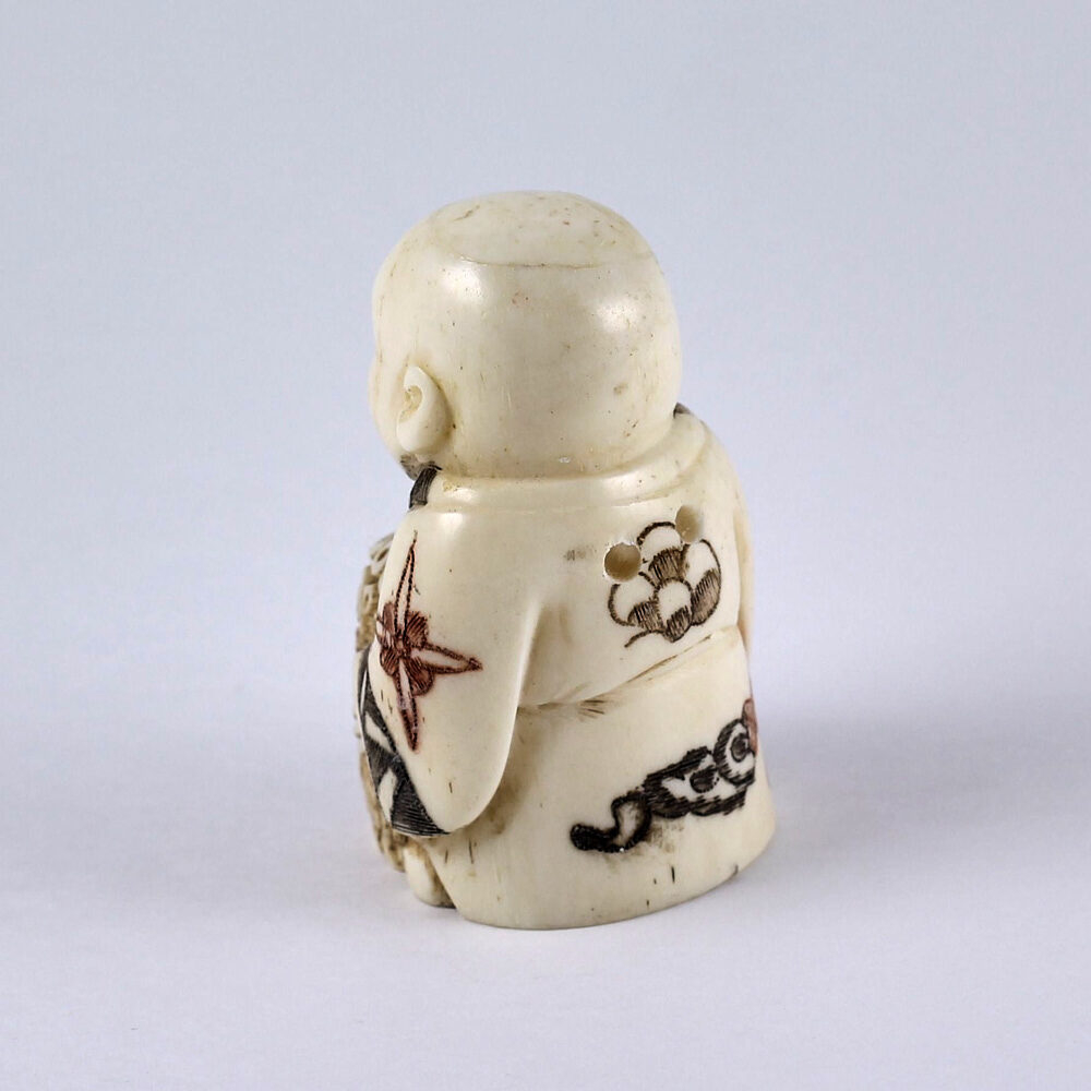 Нэцкэ Монах с корзиной цветов