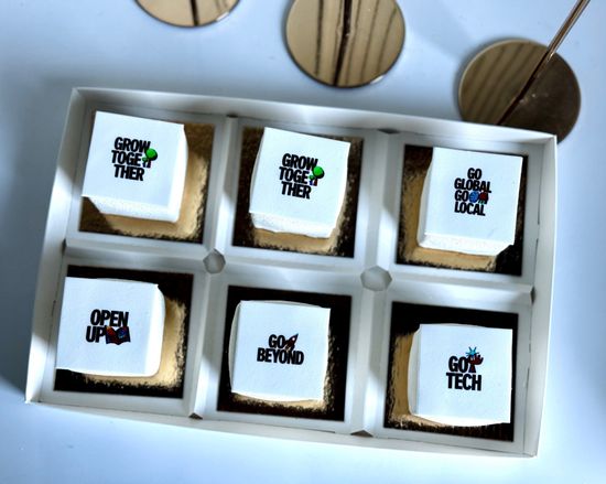 Пирожные с логотипом компании/коробочка на 6 шт