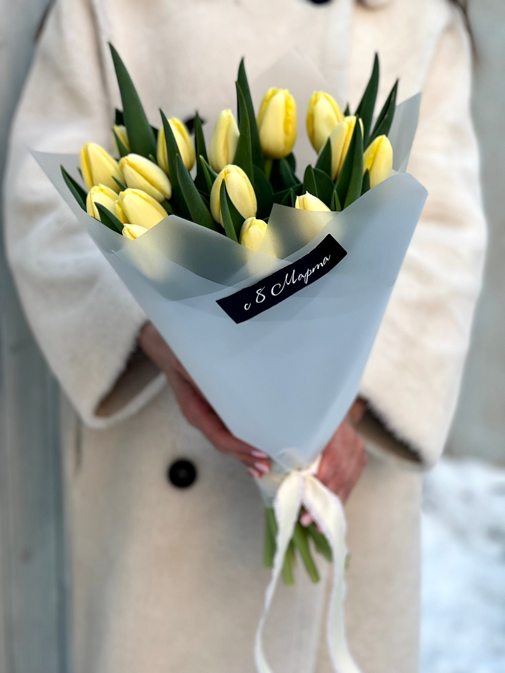 Нежные кремовые тюльпаны в лаконичном дизайне от Флора Маркет