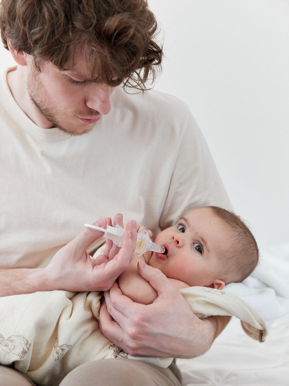 Дозатор Happy Baby с мерным стаканчиком-колпачком для введения жидкостей