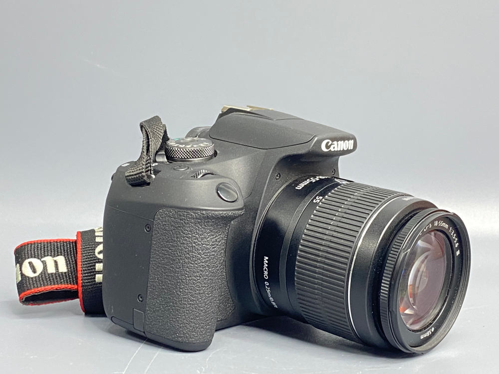 Canon 2000D Kit 18-55mm III 5000 кадров