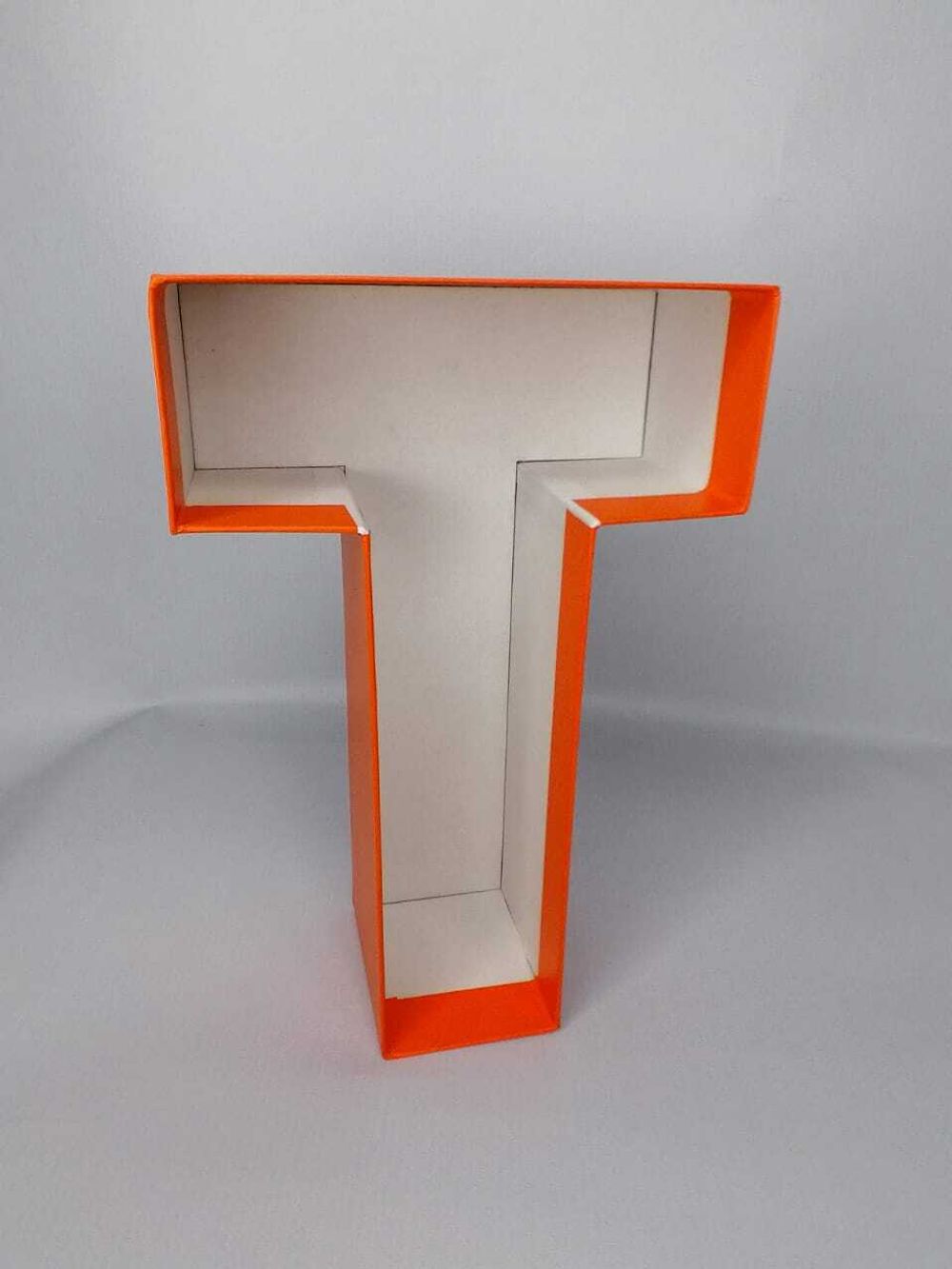 Коробка упаковочная. Буква Т, без крышки.