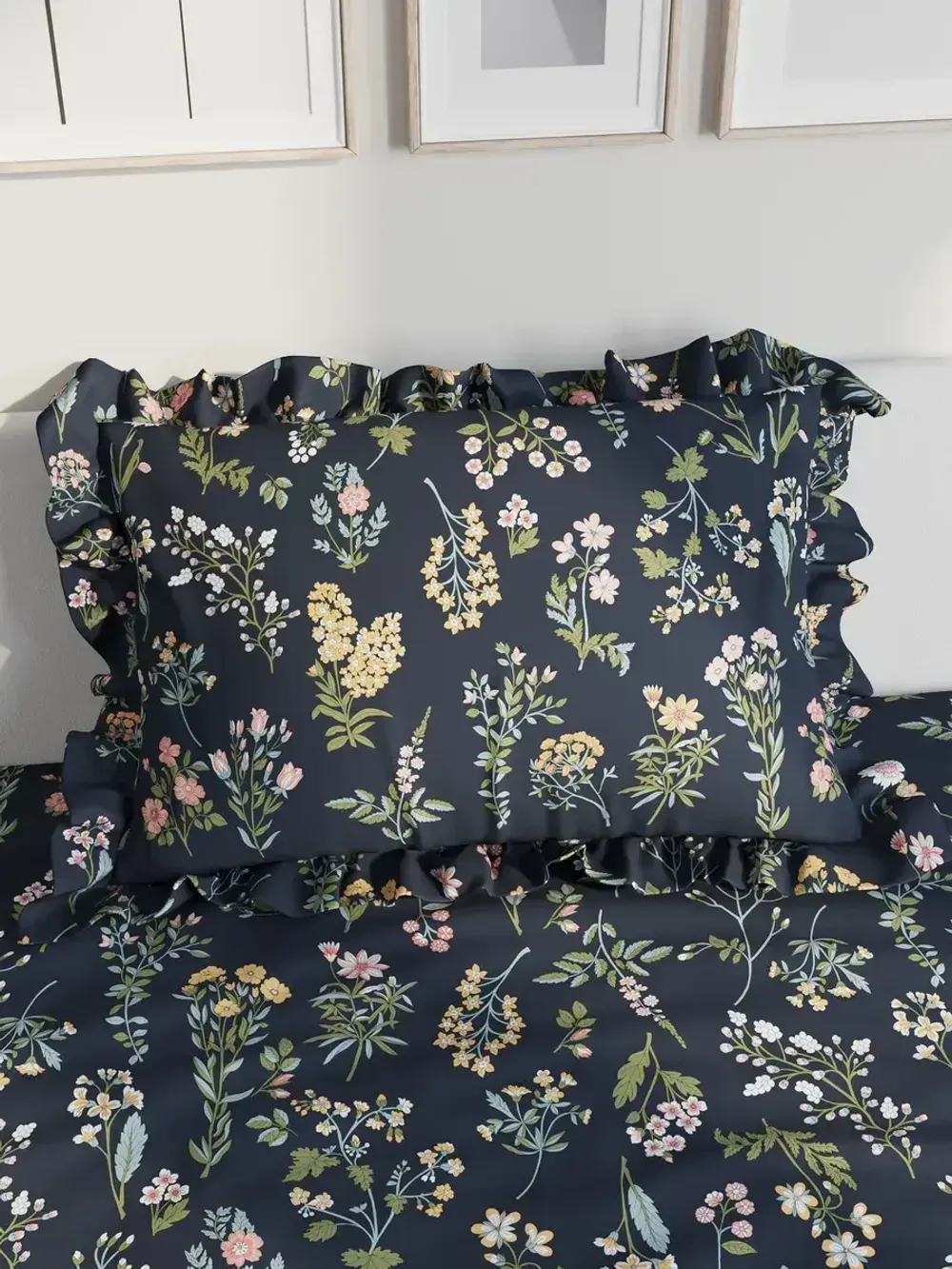 Декоративная наволочка с рюшами, оборками Сказка Сатин "Botany" 50х70 см, 1 шт, без молнии