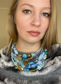 Колье из бусин на проволоке с памятью