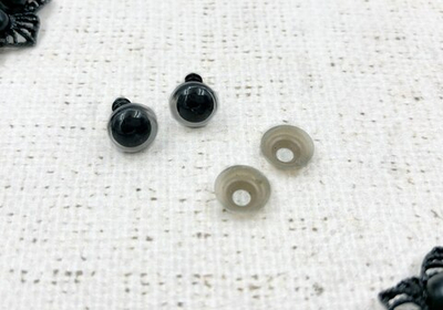 Глазки винтовые с фиксатором, d 1 см