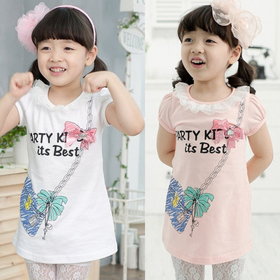 Платье с принтом сумки на цепочке и кружевной отделкой ворота