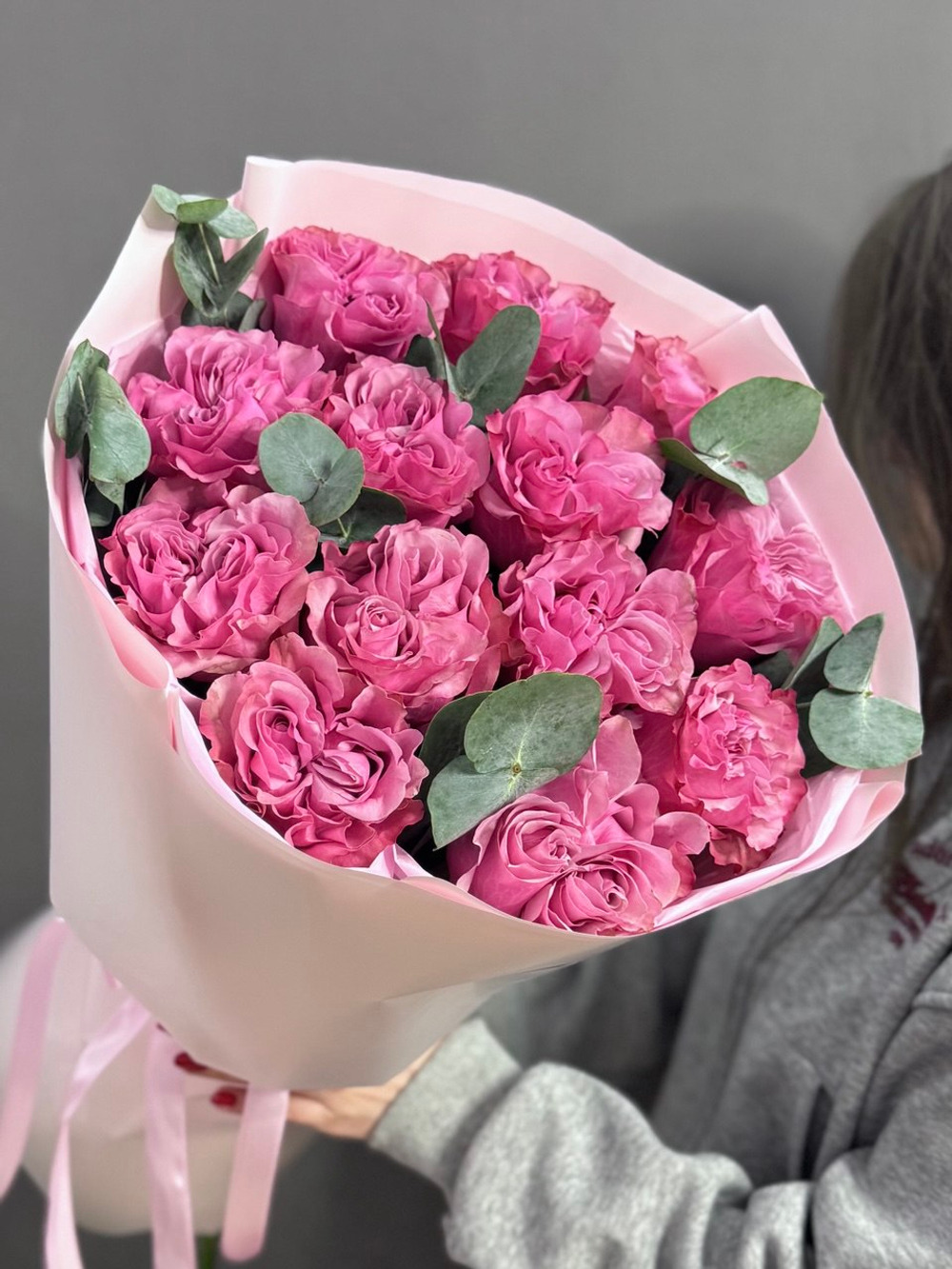 Монобукет с пионовидными розами сорта "Кантри Блю"