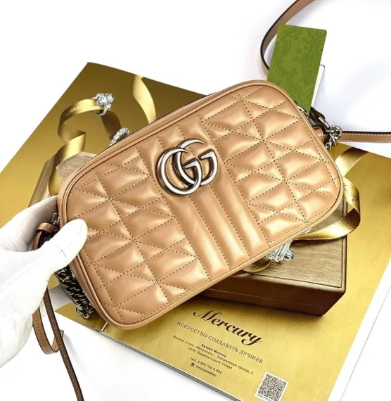 Сумка на плечо Gucci GG Marmont маленького размера персиковый