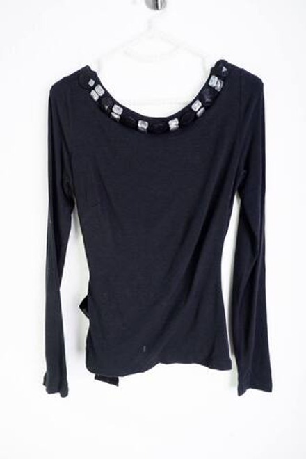 Кофта Blumarine с украшенным декольте, маркировка 36, визуально на 42 размер