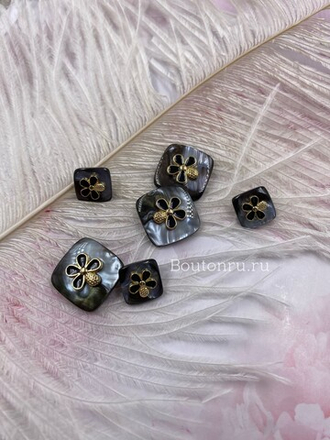Пуговицы черно-перламутровые квадратные с золотистым цветком