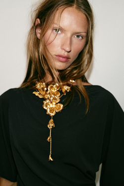 ZARA ДВОЙНОЕ МЕТАЛЛИЧЕСКОЕ КОЛЬЕ С ЦВЕТАМИ, ЗОЛОТИСТЫЙ