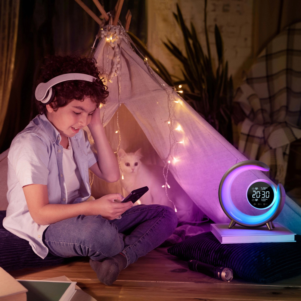 RGB светильник ночник настольный, умная колонка , стильные часы, будильник