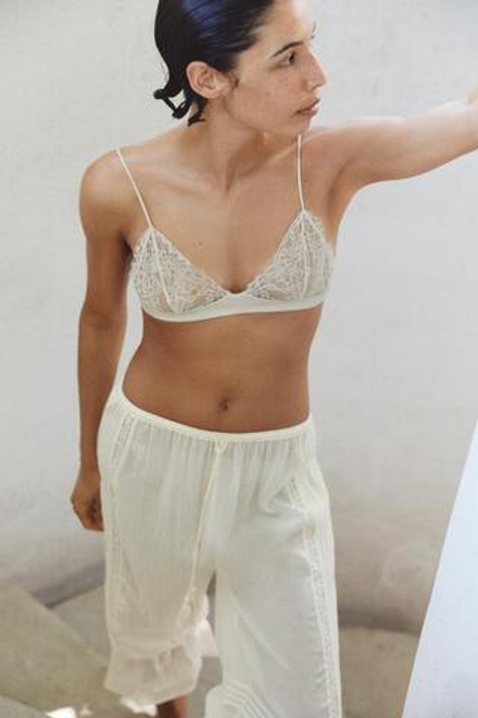 ZARA КРУЖЕВНОЙ БЮСТГАЛЬТЕР С ТРЕУГОЛЬНЫМИ ЧАШКАМИ, ЭКРЮ