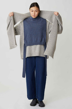 Манишка из шерсти джинсового цвета