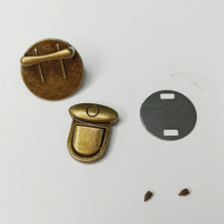 Замок вертушка на винтах 30*35 Антик матовый