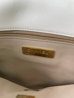 Сумка Chanel 19