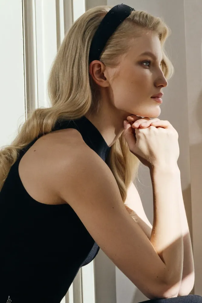 Noelia, ободок широкий из черной вискозы со стразами