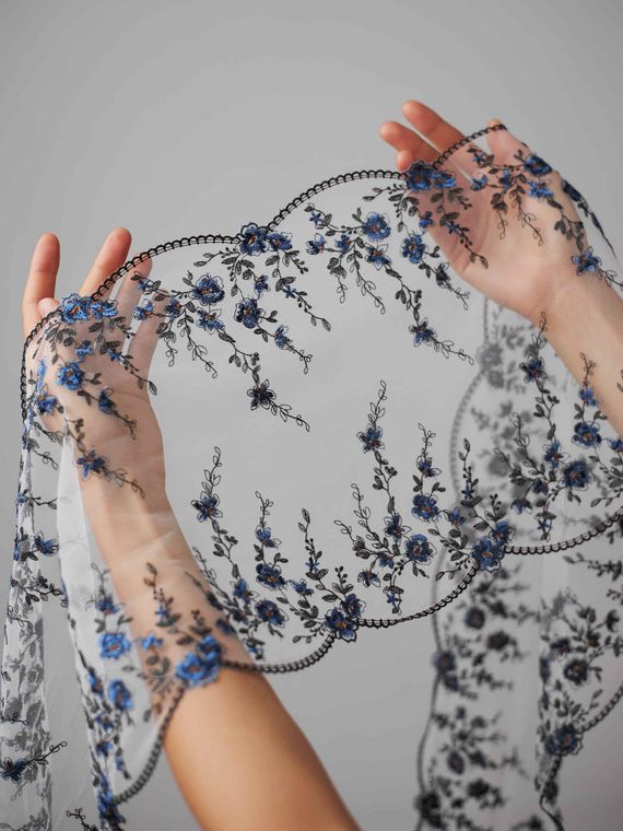 05-109 Вышивка на неэл. сетке 22-23 см, белый/синий/зеленый