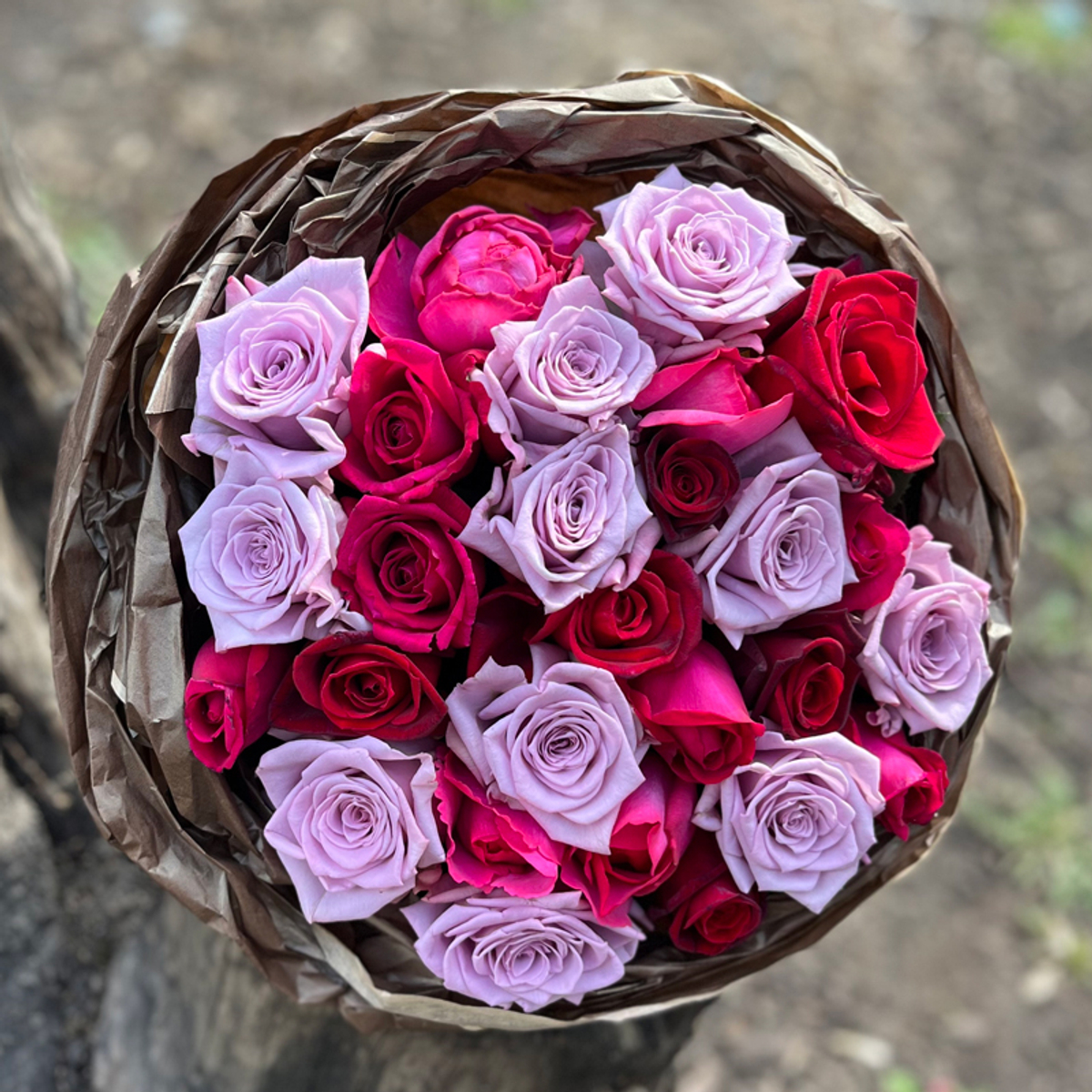 Пурпурный микс — букет ароматных и интерьерных лунных роз