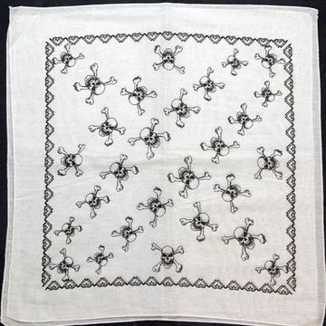 Бандана белая Веселый Роджер средний (039)