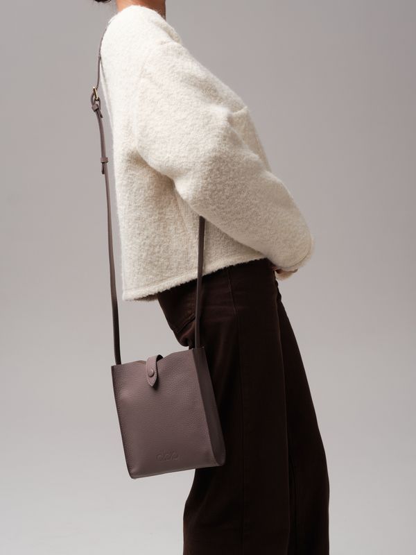 Женская кожаная сумка кросс-боди DBR 30919 розово-серый