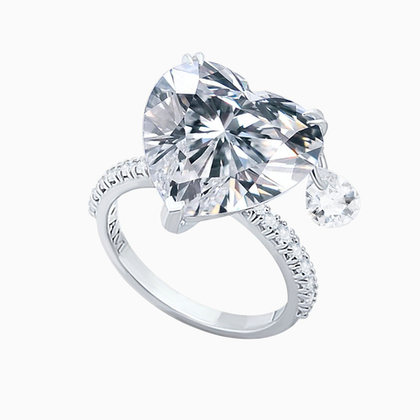 Серебряное кольцо с белым фабулитом огранки сердце с подвеской