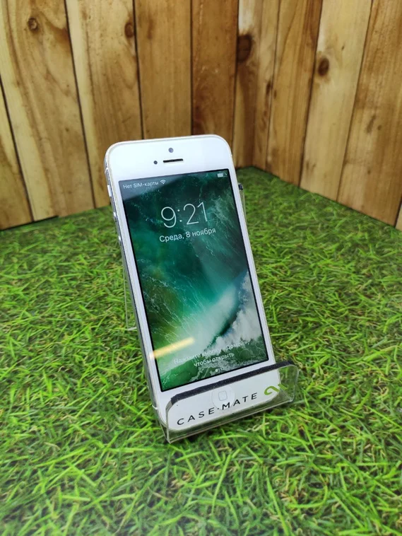 Смартфон Apple iPhone 5 32 ГБ, 1 SIM, серебристый (Витринный)