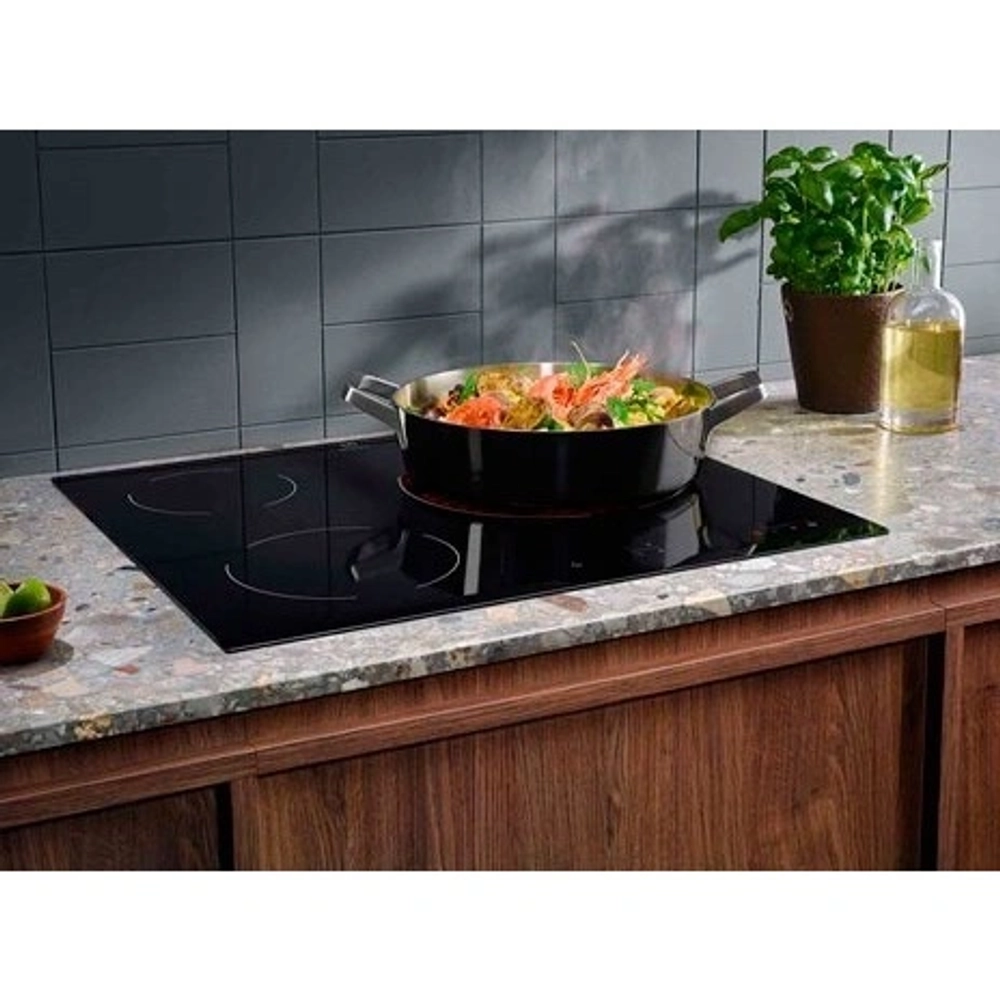 Электрическая варочная панель Electrolux EHF6232FOK Black