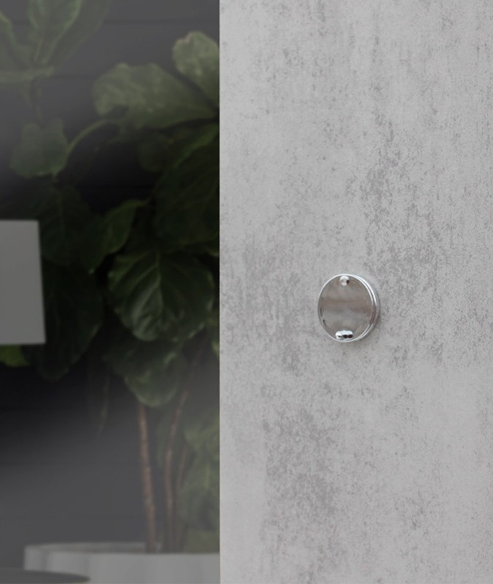 Входная металлическая дверь с зеркалом  RеX (РЕКС) 27  Белая шагрень, декор нержавейка (100мм) / СБ-16 Бетон темный 12мм