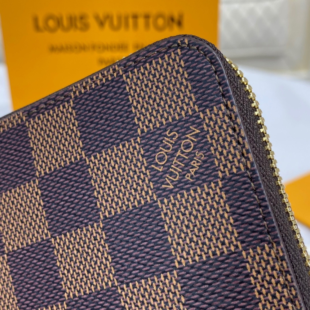 Louis Vuitton Zippy Wallet