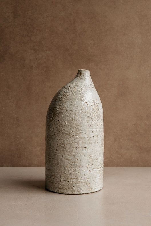 Ваза-бутыль #132, белая глянцевая / Tish Pottery