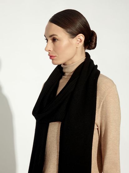 Женский шарф черного цвета из шерсти и кашемира - фото 2