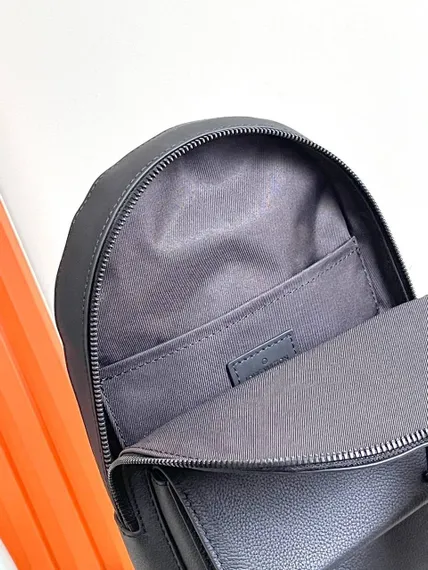 Сумка-слинг Louis Vuitton Pilot черный