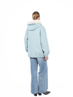 Женская голубая куртка-бомбер с белым меховым капюшоном