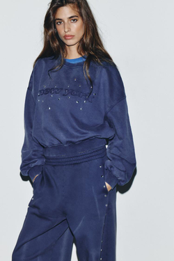 ZARA ТОЛСТОВКА С ЭФФЕКТОМ ПОТЕРТОСТИ И ЗАКЛЕПКАМИ, СИНИЙ