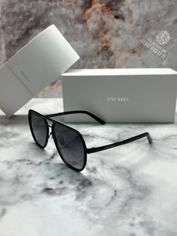 Солнечные очки Prada