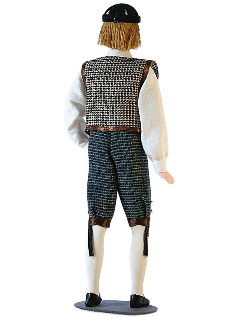 Кукла коллекционная Эстонец в традиционном костюме