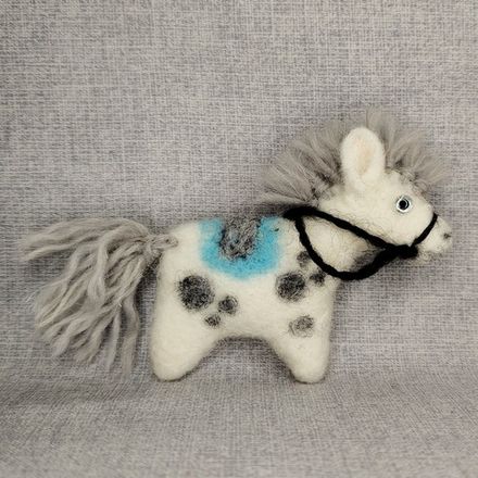 Авторская брошь/магнит Лошадка