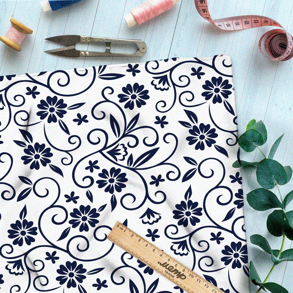 Ткань флис роспись синими цветами на бежевом фоне