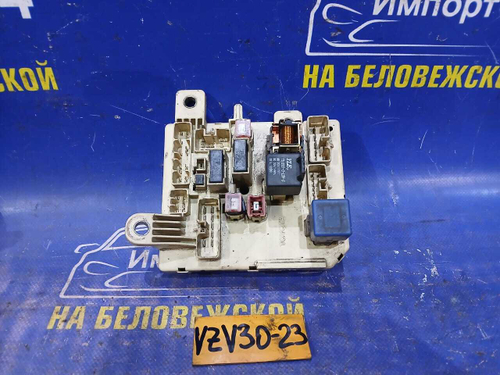 Блок предохранителей салонный TOYOTA CAMRY PROMINENT 1991