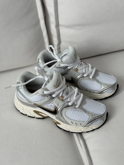 Кроссовки из натуральной кожи