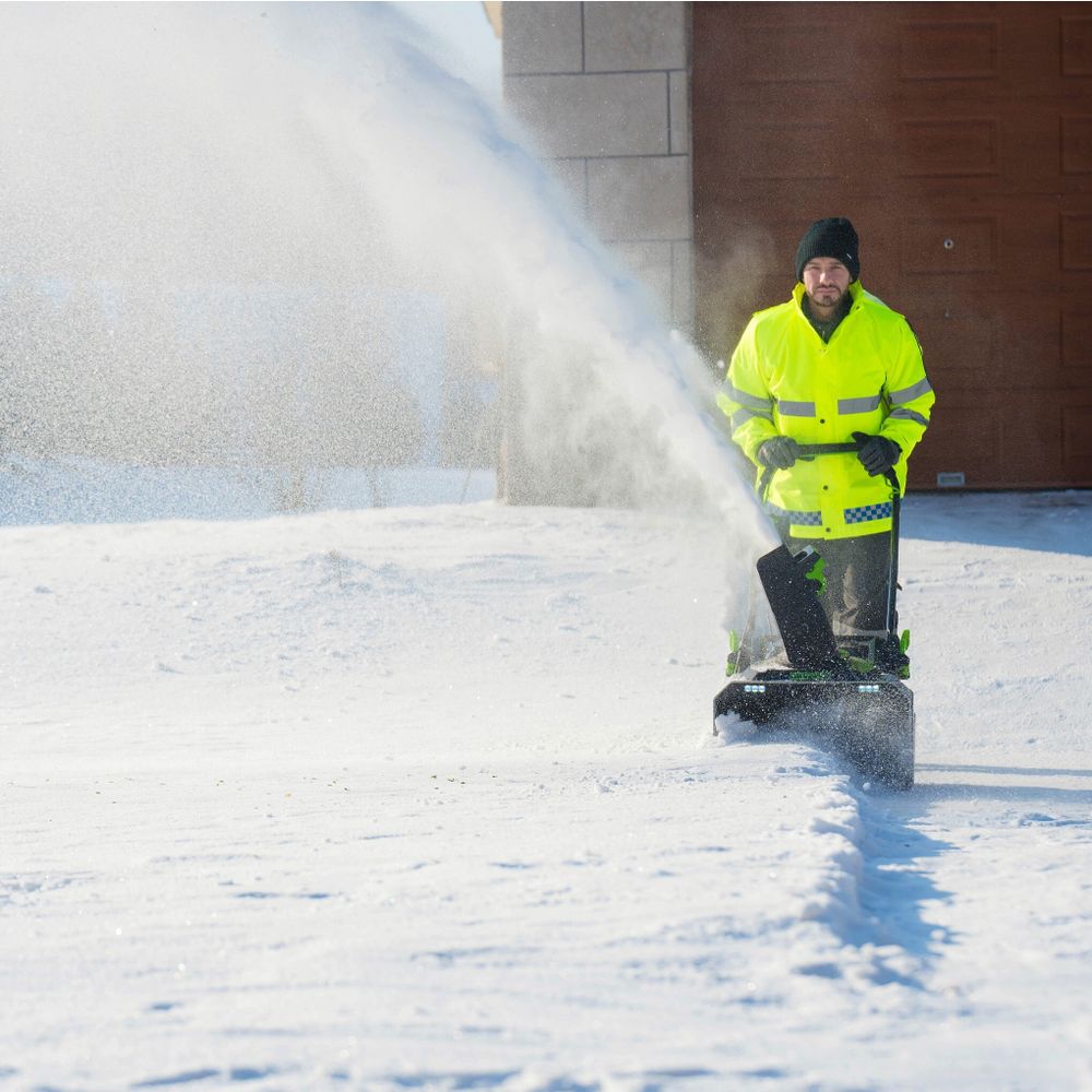 Снегоуборщик аккумуляторный Greenworks 82SN22 Арт. 2603307UH, 82V, 56 см, бесщеточный, c 1хАКБ 8АЧ и ЗУ