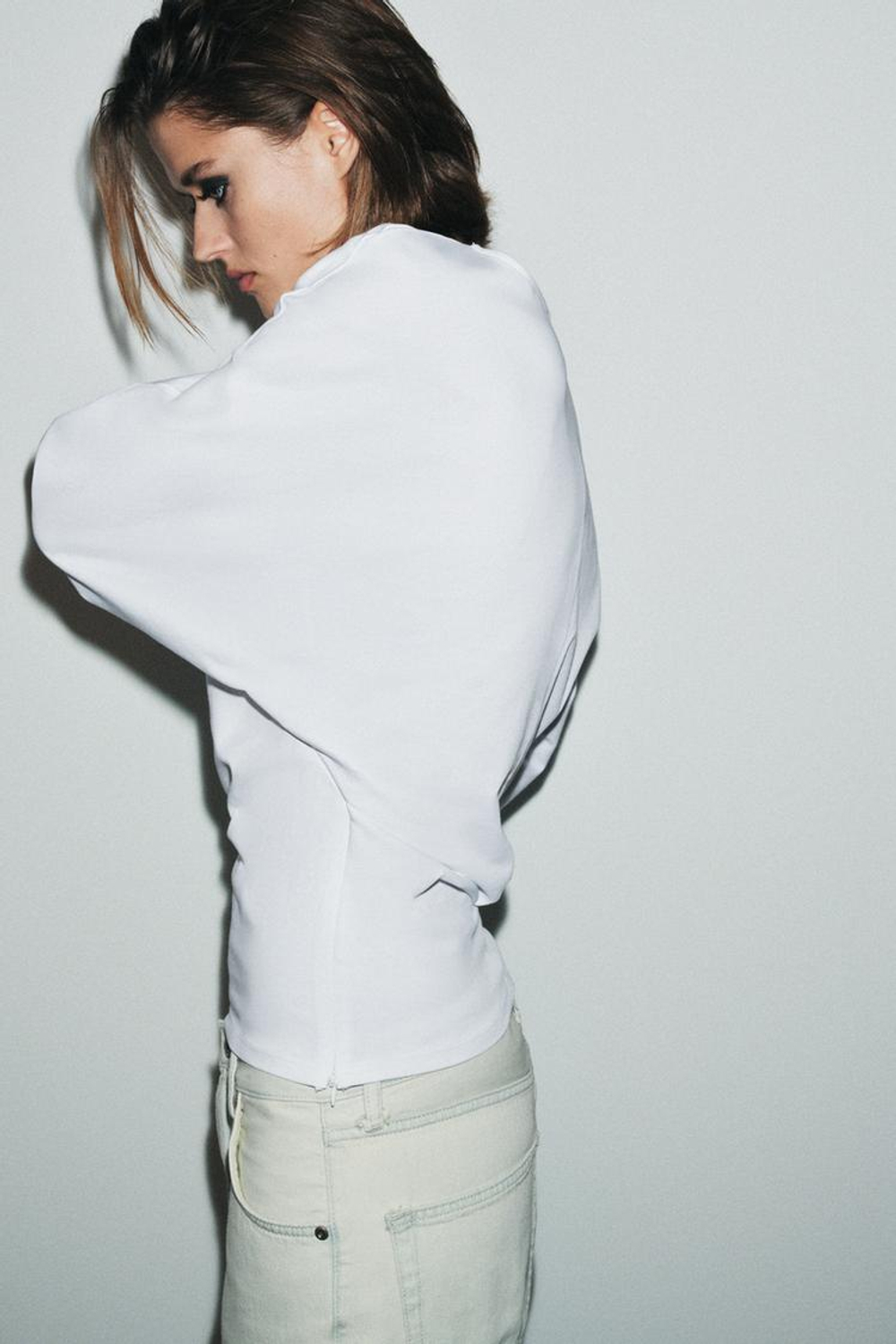 ZARA ФУТБОЛКА ИЗ ПЛОТНОГО ХЛОПКА С ДЛИННЫМИ РУКАВАМИ, БЕЛЫЙ