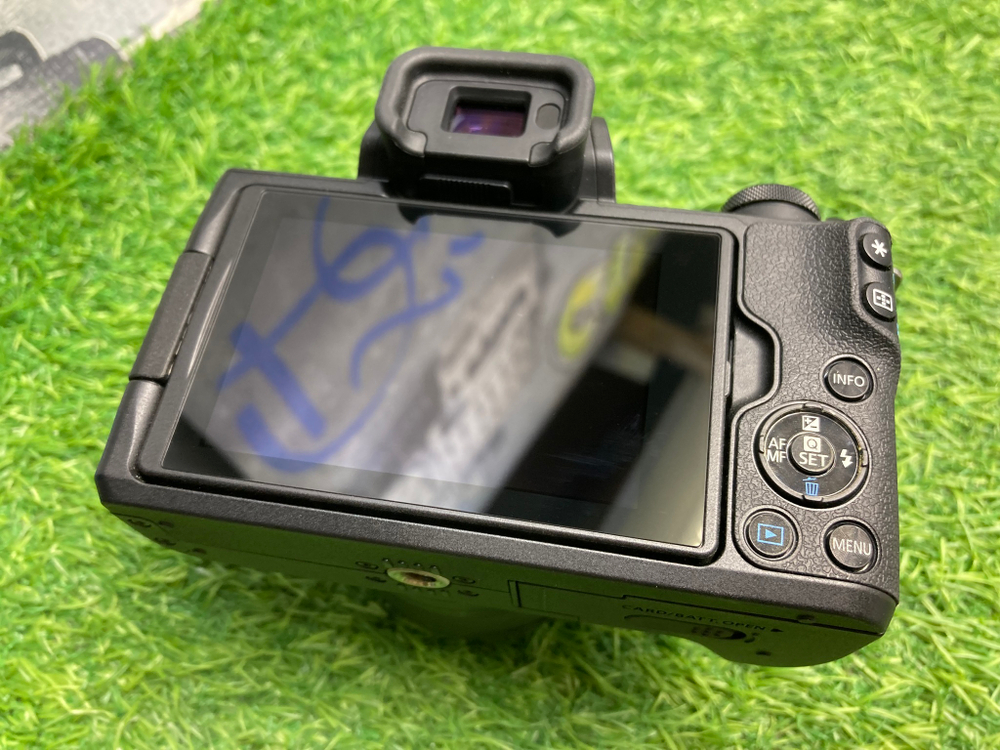 Canon EOS M50 Kit 15-45mm IS STM 1000 кадров