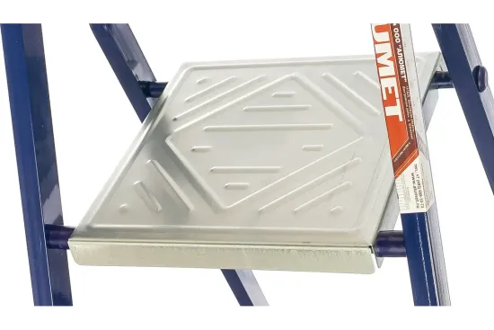 Лестница-стремянка "АЛЮМЕТ" 3-х ступенчатая стальная (М8303)