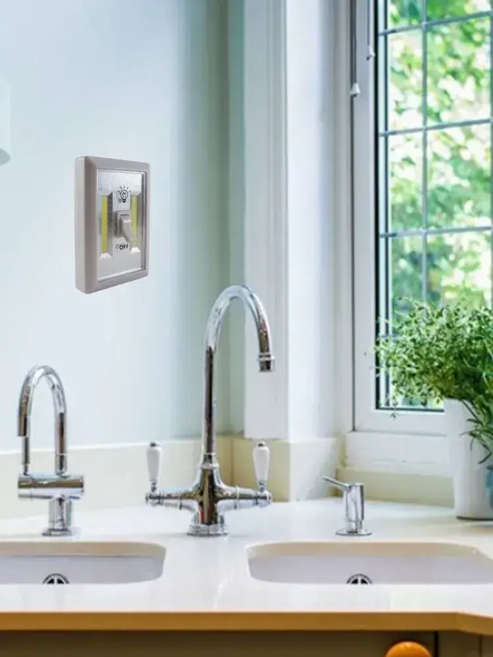 Светильник настенный беспроводной с тумблером на батарейках RUSSTA1