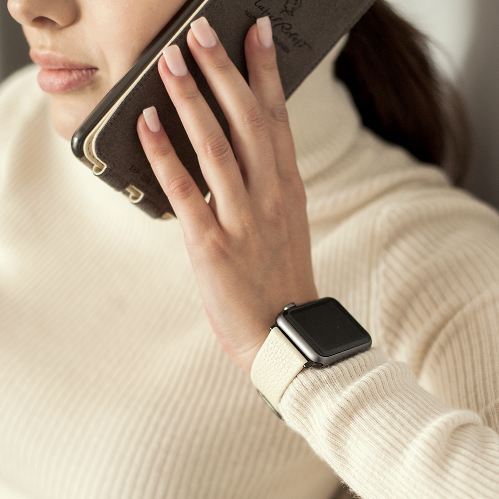 Ремешок кожаный для Apple Watch 42/44mm Classic молочного цвета