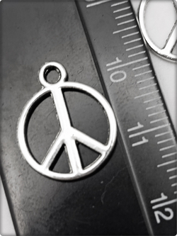 Подвески для рукоделия "Пацифик" серебристые.